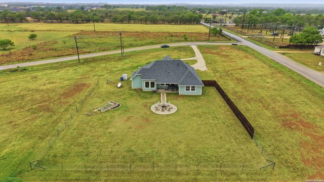 1302 COUNTRYSIDE BND, Fredericksburg, TX 78624