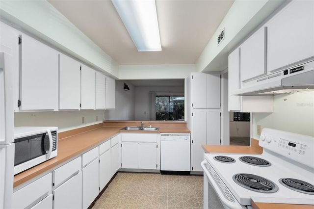 714 EDGEWATER DRIVE, Orlando, FL 32804