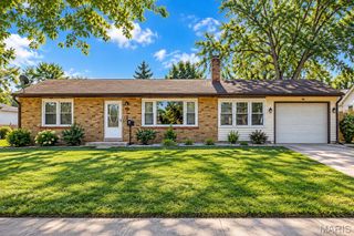 7 Santa Cruz Drive, Florissant, MO 63031