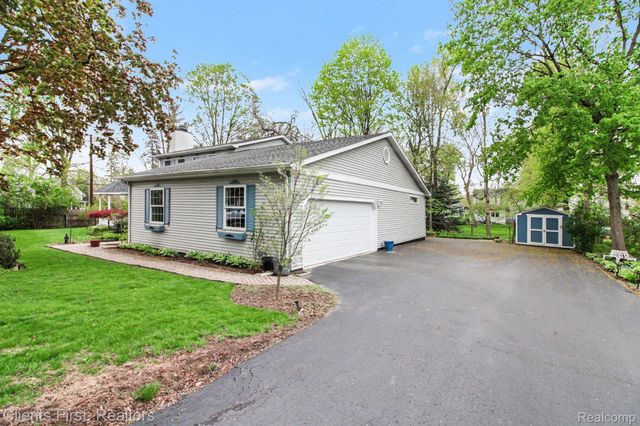 259 Wing Court, Northville, MI 48167