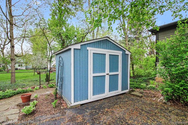 259 Wing Court, Northville, MI 48167