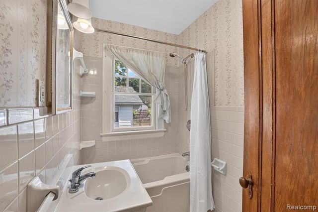 702 Leland Street, Flint, MI 48507