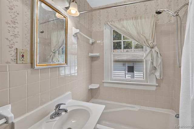 702 Leland Street, Flint, MI 48507