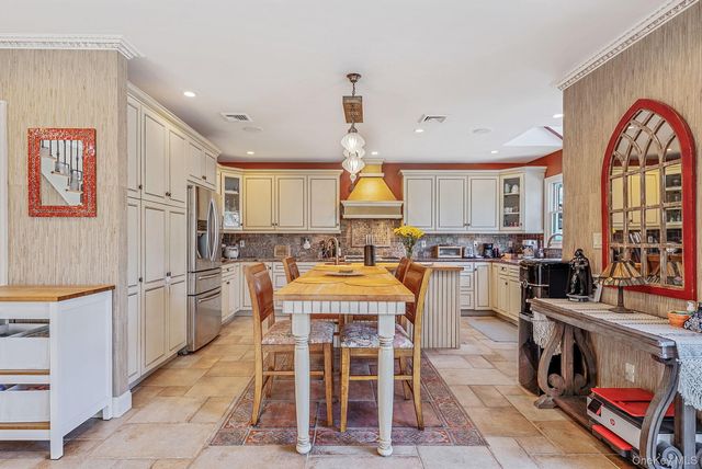 32 Crescent Drive, Huntington, NY 11743