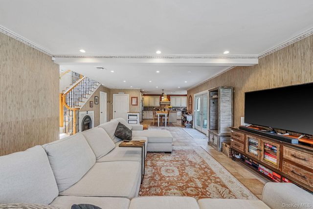 32 Crescent Drive, Huntington, NY 11743