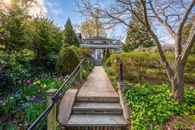32 Crescent Drive, Huntington, NY 11743