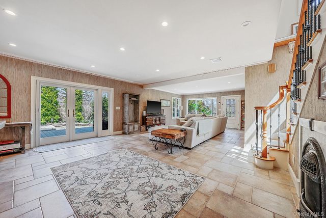 32 Crescent Drive, Huntington, NY 11743