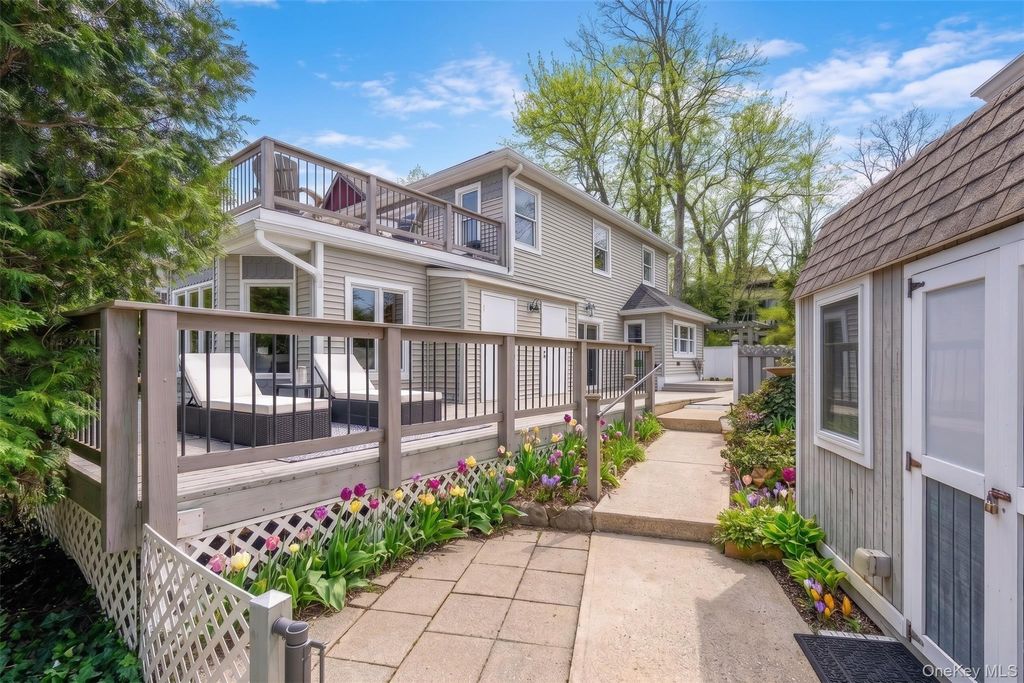 32 Crescent Drive, Huntington, NY 11743