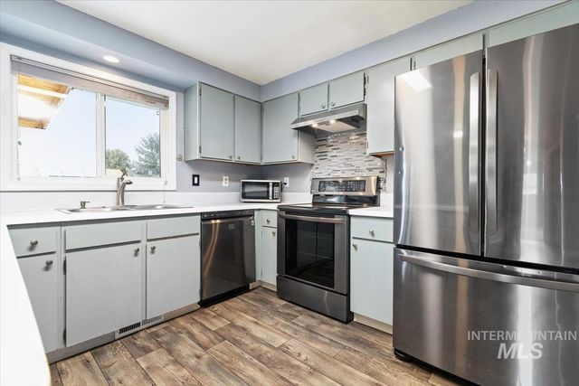 4549 S Cole Rd, Boise, ID 83709