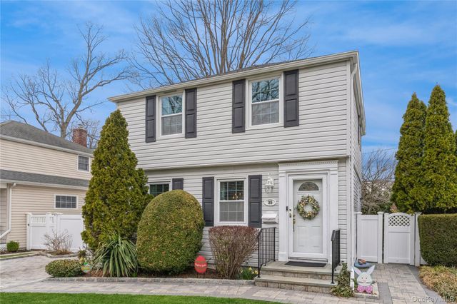 35 Roydon Drive N, North Merrick, NY 11566