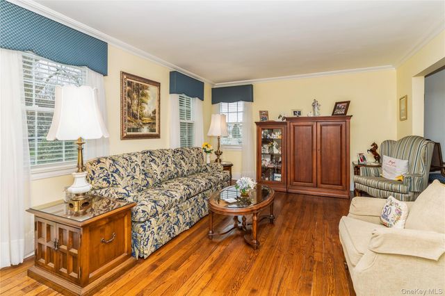 35 Roydon Drive N, North Merrick, NY 11566