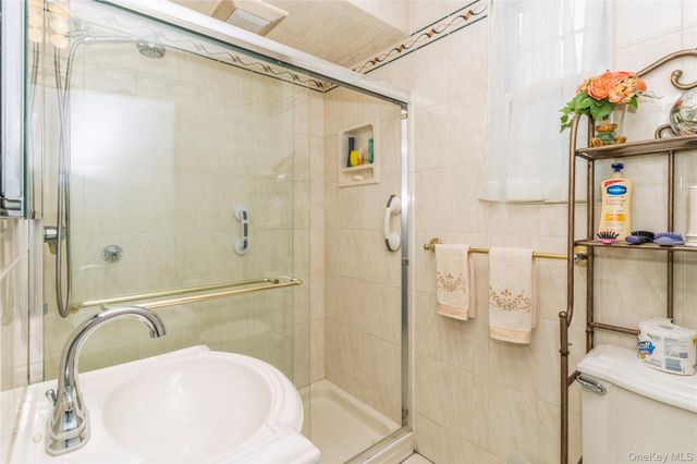 35 Roydon Drive N, North Merrick, NY 11566