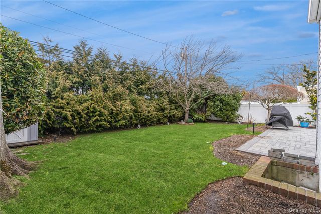 35 Roydon Drive N, North Merrick, NY 11566