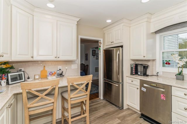 35 Roydon Drive N, North Merrick, NY 11566