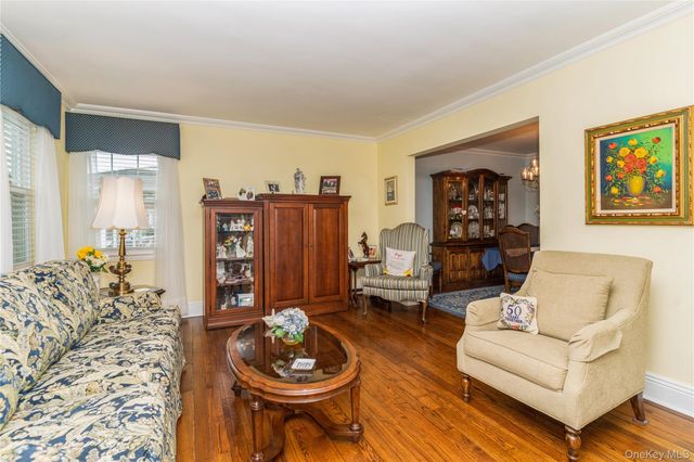 35 Roydon Drive N, North Merrick, NY 11566