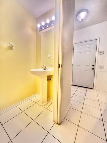 1211 KENNEWICK COURT, Wesley Chapel, FL 33543