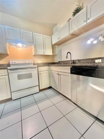 1211 KENNEWICK COURT, Wesley Chapel, FL 33543