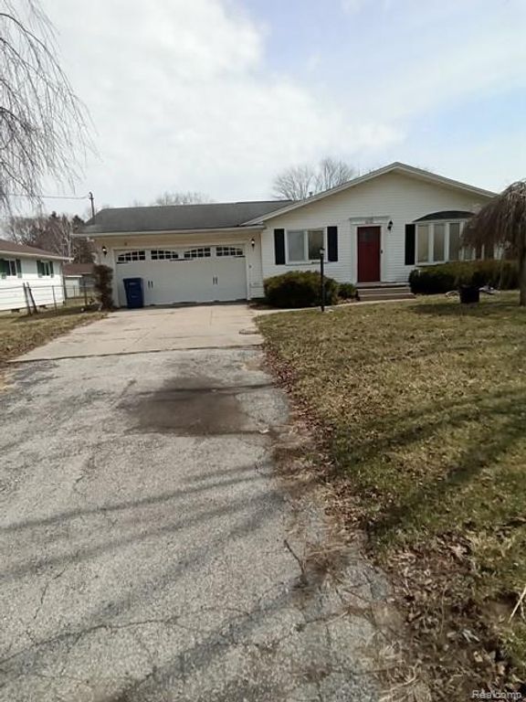 4141 Amelia Drive, Saginaw, MI 48601