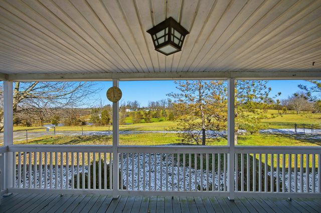 696 Wheat School Road, Salvisa, KY 40372