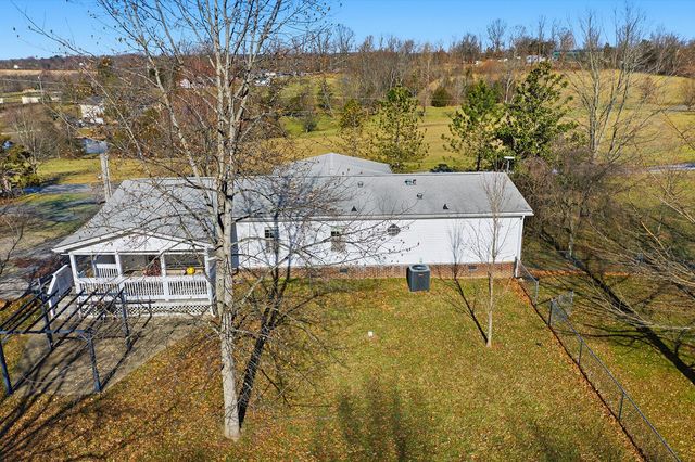 696 Wheat School Road, Salvisa, KY 40372