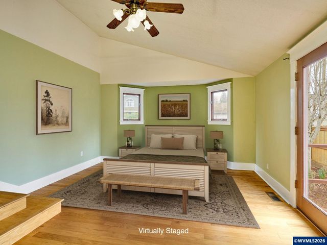 216 S James St, Silverton, OR 97381