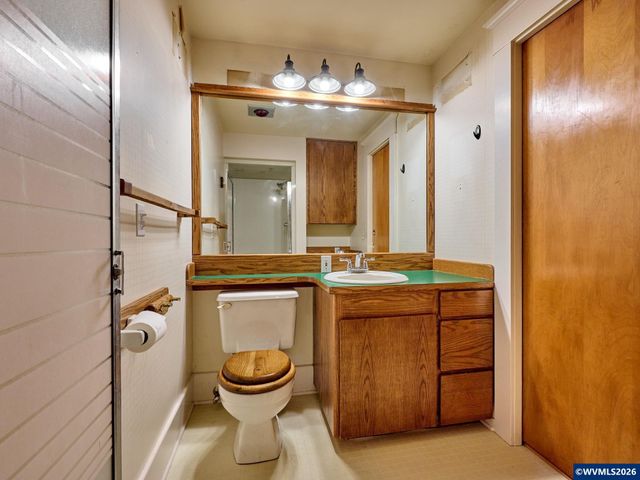 216 S James St, Silverton, OR 97381