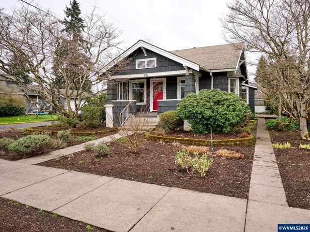 216 S James St, Silverton, OR 97381