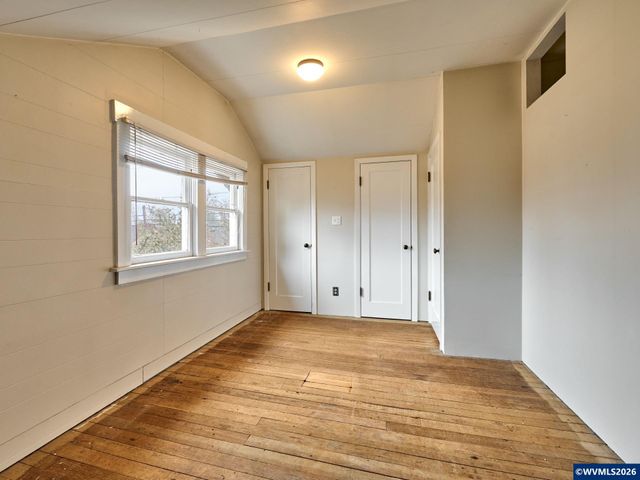 216 S James St, Silverton, OR 97381