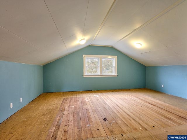 216 S James St, Silverton, OR 97381