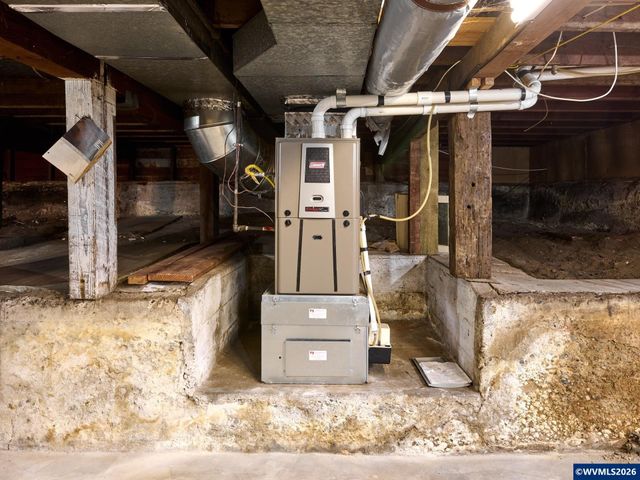 216 S James St, Silverton, OR 97381