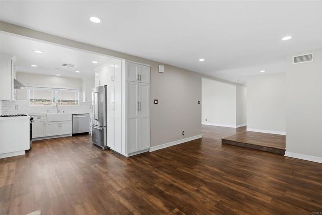 1693 Downing Street, Simi Valley, CA 93065