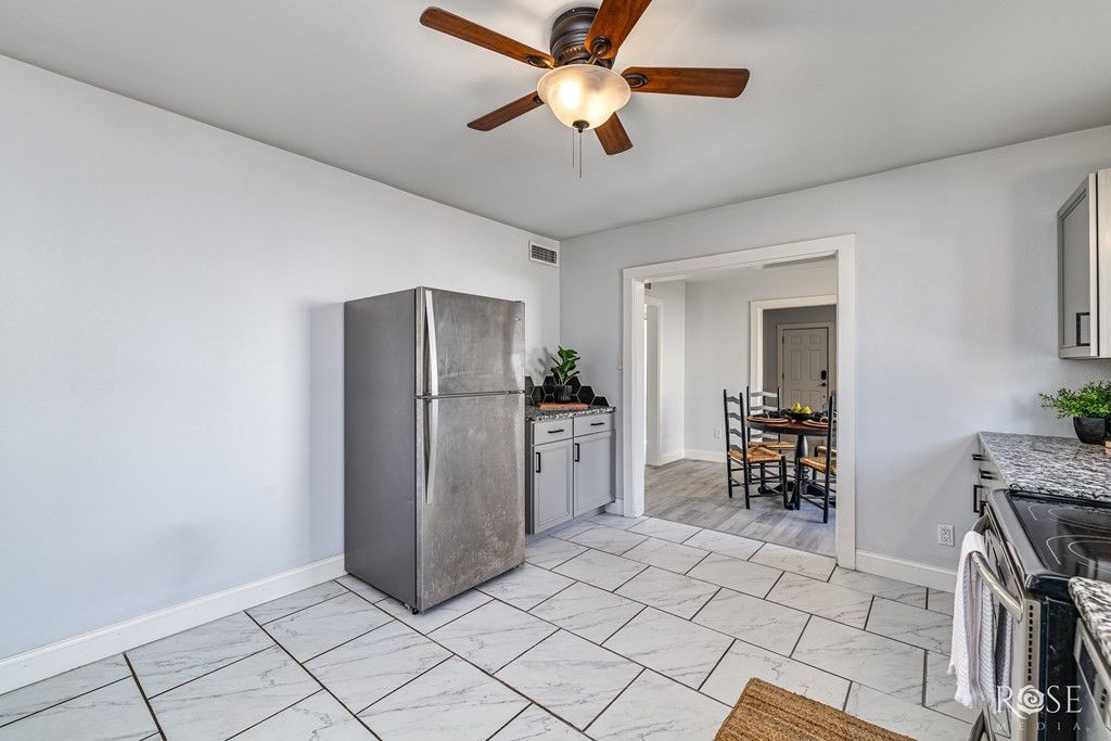 Image 14 of property listing at 1528 S Park Street, San Angelo, TX 76901