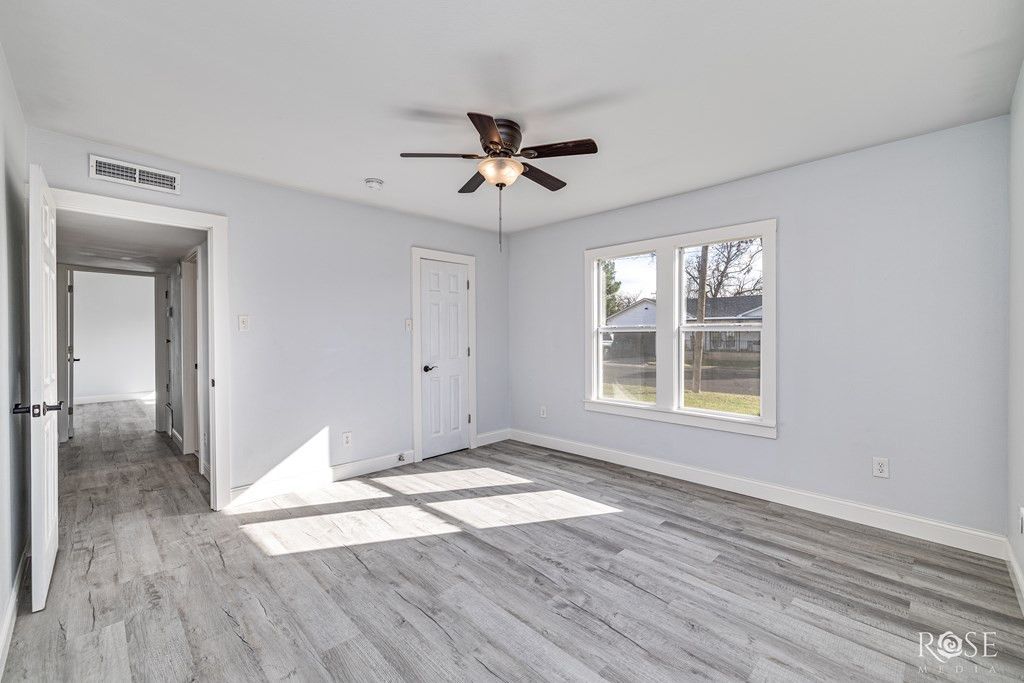 Image 16 of property listing at 1528 S Park Street, San Angelo, TX 76901