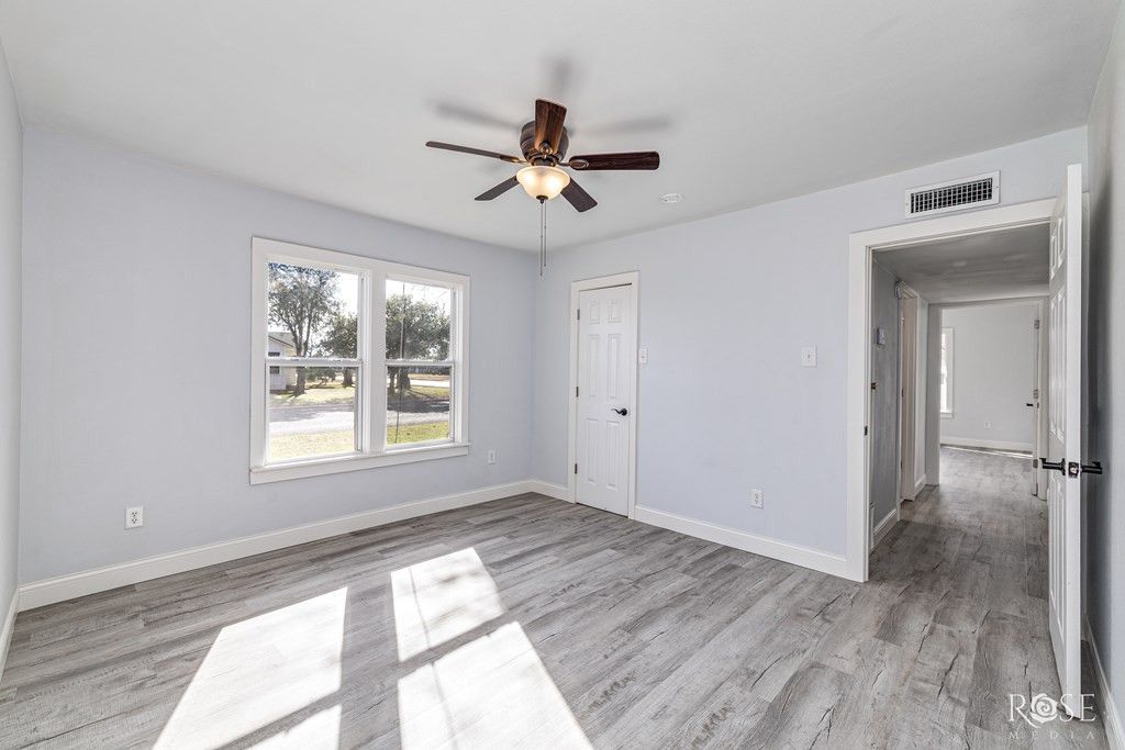 Image 18 of property listing at 1528 S Park Street, San Angelo, TX 76901