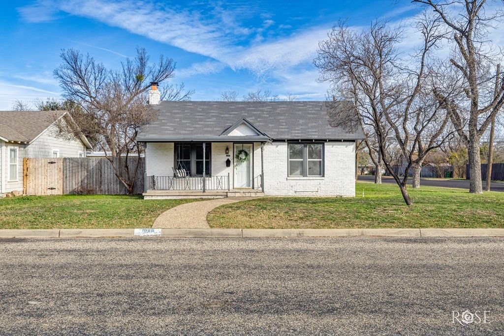 Image 2 of property listing at 1528 S Park Street, San Angelo, TX 76901