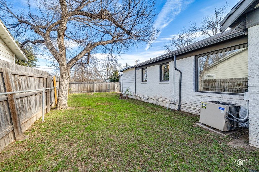 Image 24 of property listing at 1528 S Park Street, San Angelo, TX 76901
