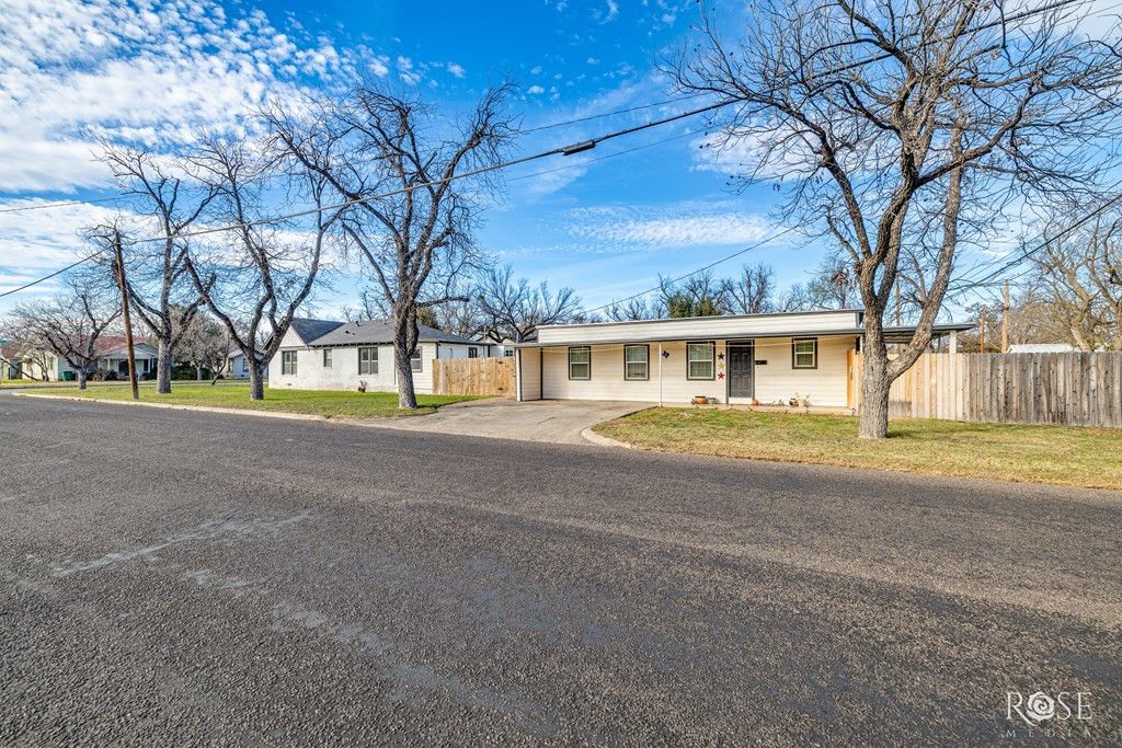 Image 26 of property listing at 1528 S Park Street, San Angelo, TX 76901