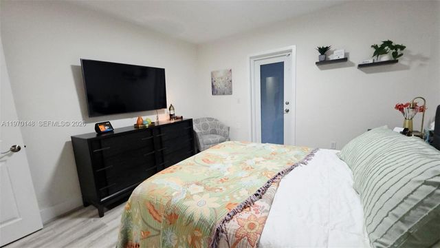 5870 NW 38th St, Virginia Gardens, FL 33166