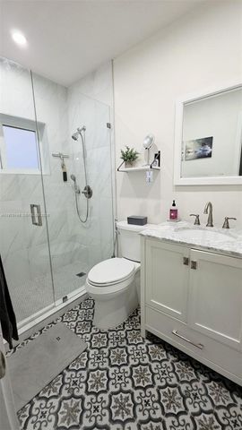 5870 NW 38th St, Virginia Gardens, FL 33166