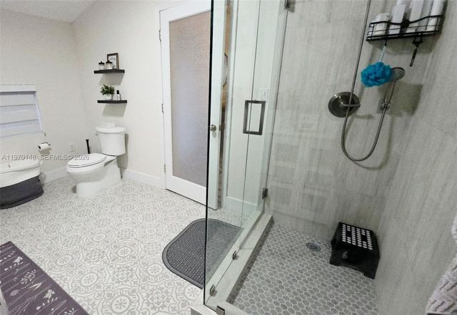 5870 NW 38th St, Virginia Gardens, FL 33166