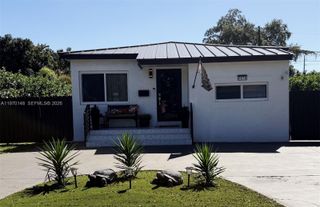 5870 NW 38th St, Virginia Gardens, FL 33166