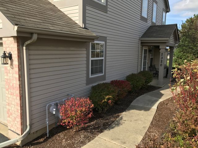 2320 College Green Drive, Elgin, IL 60123