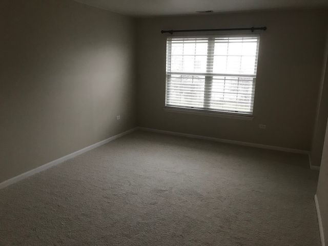 2320 College Green Drive, Elgin, IL 60123