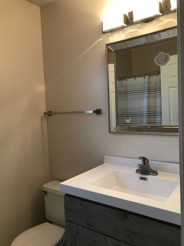 2320 College Green Drive, Elgin, IL 60123