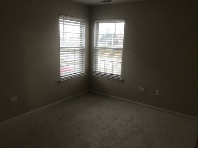 2320 College Green Drive, Elgin, IL 60123