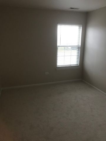 2320 College Green Drive, Elgin, IL 60123