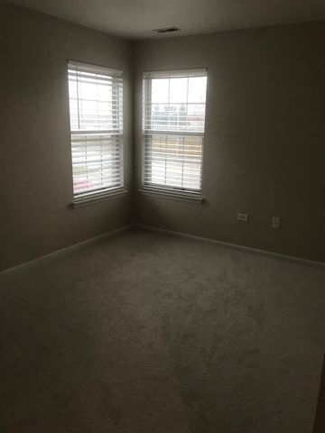 2320 College Green Drive, Elgin, IL 60123