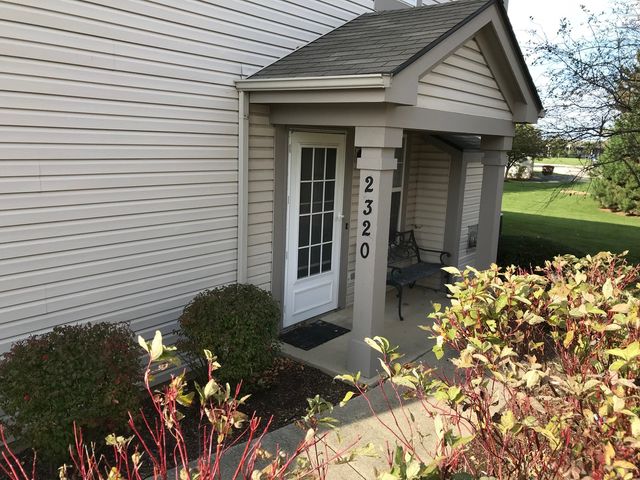 2320 College Green Drive, Elgin, IL 60123