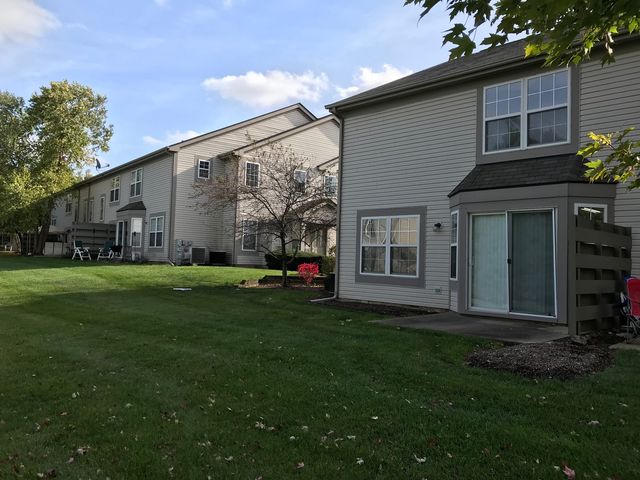 2320 College Green Drive, Elgin, IL 60123