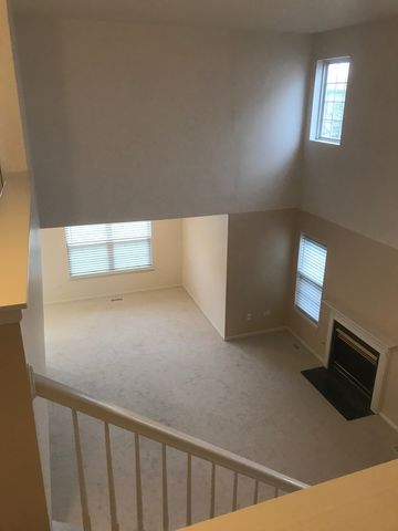 2320 College Green Drive, Elgin, IL 60123